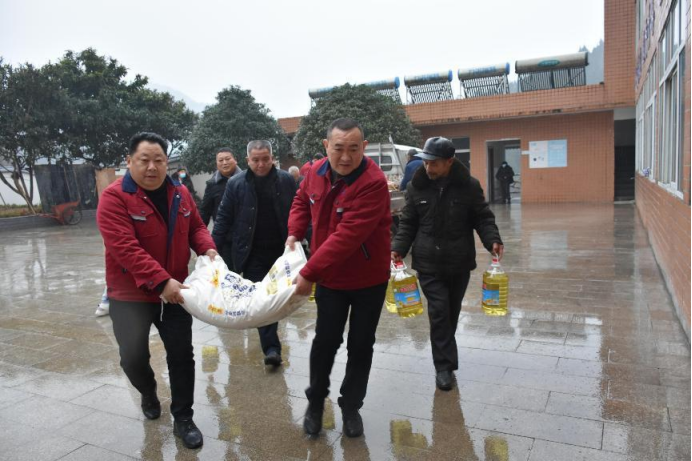慰問茶(cha)店福利院(yuan)老人
